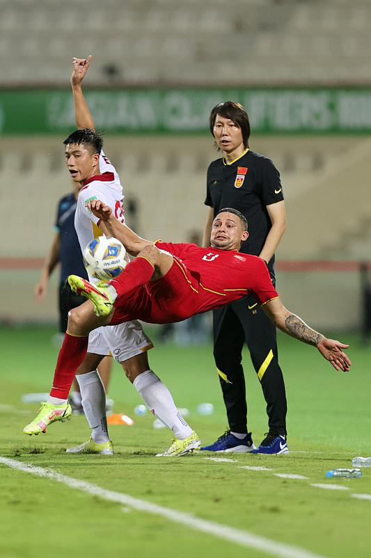 打服！越南球迷吐槽球队输球，教练表示没说过国足只有半小时体能(3)