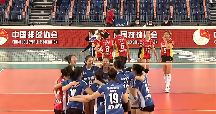 3-0赢了，江苏女排球员冲入场内，龚翔宇乐开花，但想夺冠难度大(2)