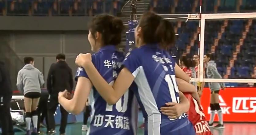 3-0赢了，江苏女排球员冲入场内，龚翔宇乐开花，但想夺冠难度大(3)