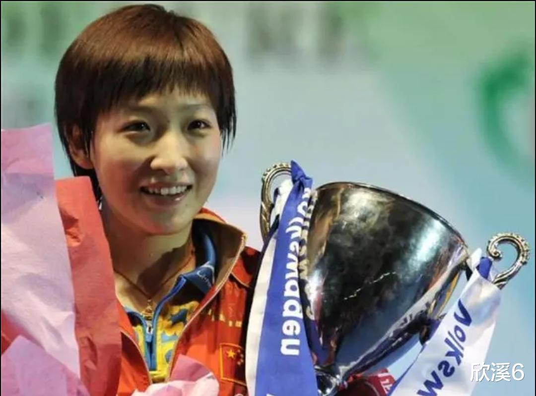 刘诗雯五个世界杯女单冠军战胜了谁最终夺冠？看完你还会觉得水吗(2)