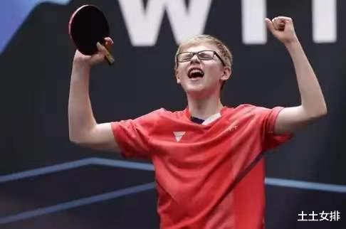 惊喜！15岁少年勇夺WTT冠军，许昕直板快攻在欧洲乒坛崛起(1)