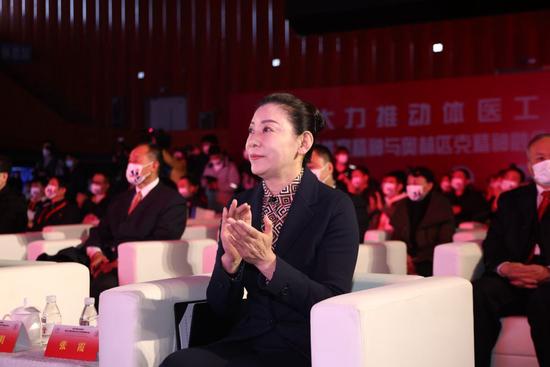 中国摔跤名宿获国际奥委会“妇女与体育奖亚洲奖”(2)