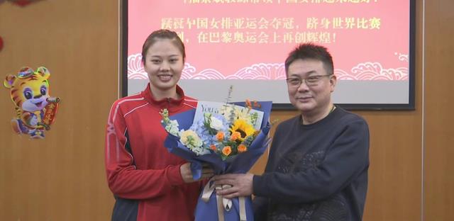 中国女排最新消息！朱婷的好姐妹丁霞已经转为教练，或将退役！(5)