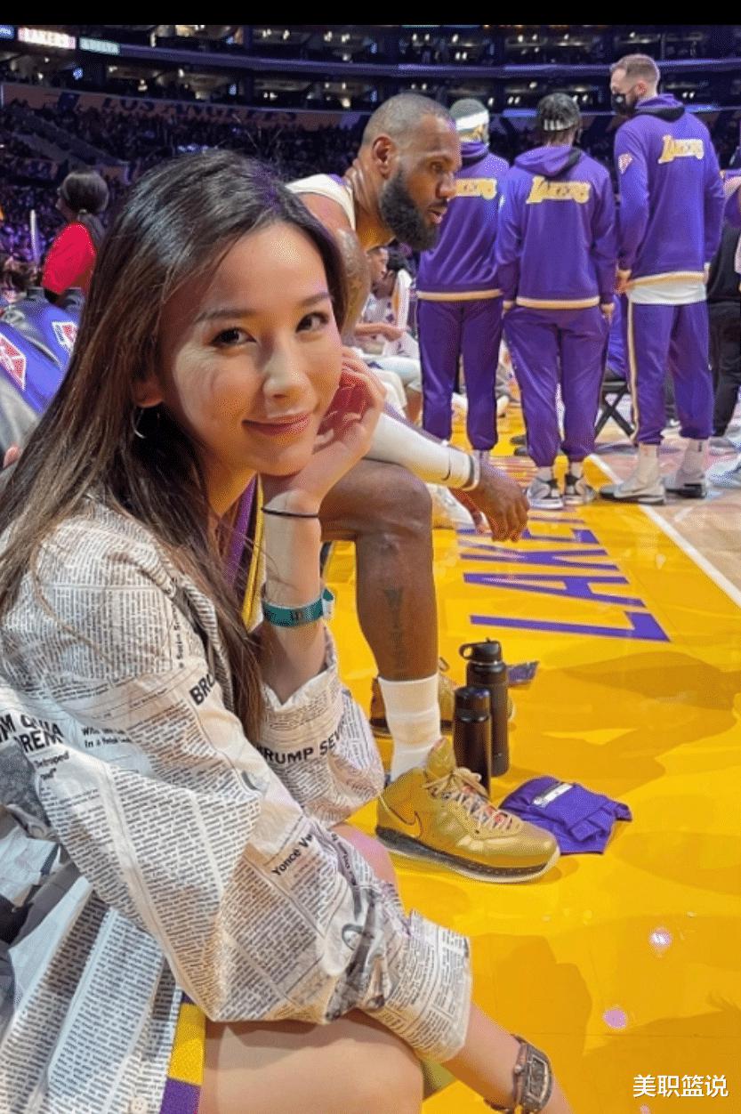 有气质！一位NBA女球迷火了，坐詹姆斯旁边，魅力十足 一双鞋25万(3)