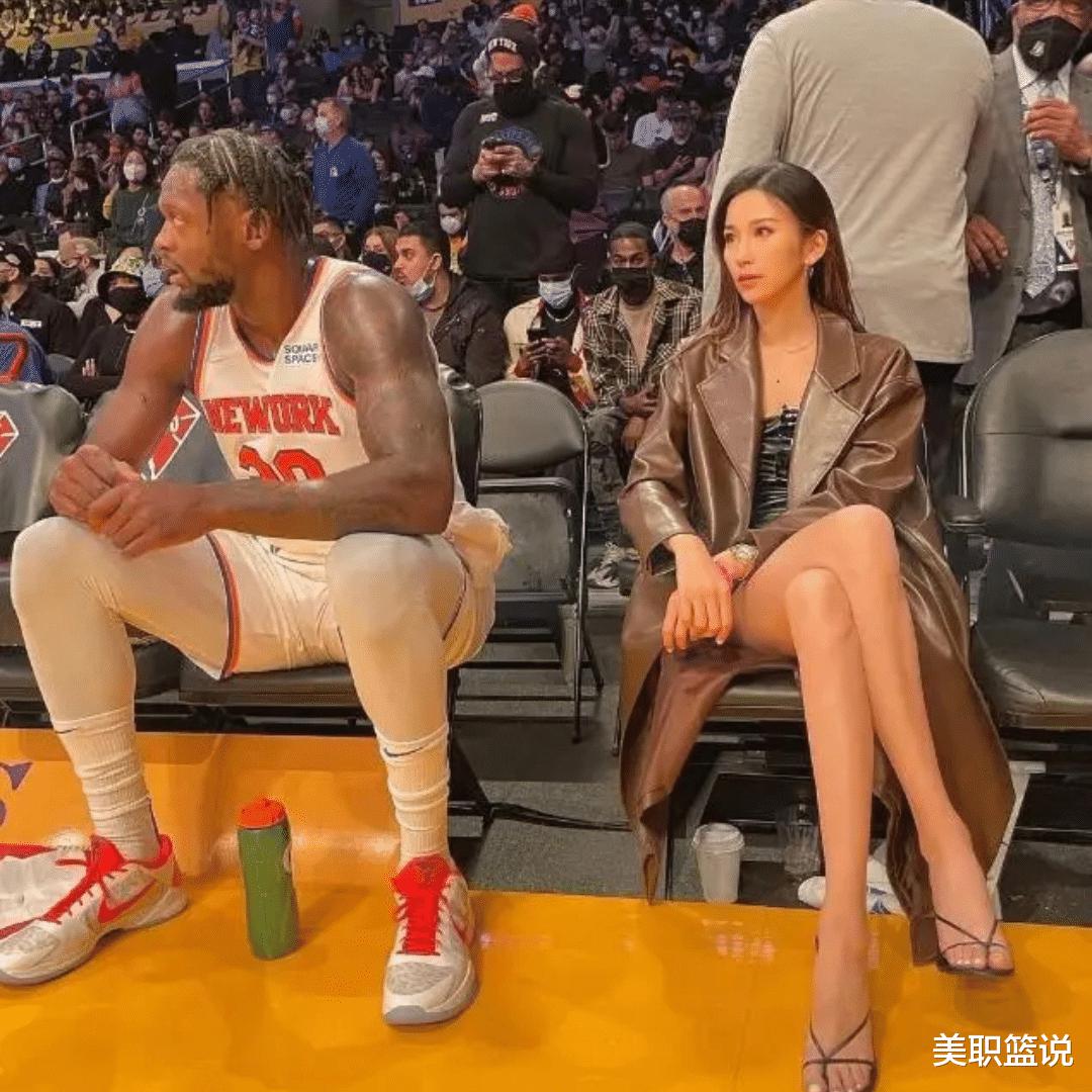 有气质！一位NBA女球迷火了，坐詹姆斯旁边，魅力十足 一双鞋25万(4)