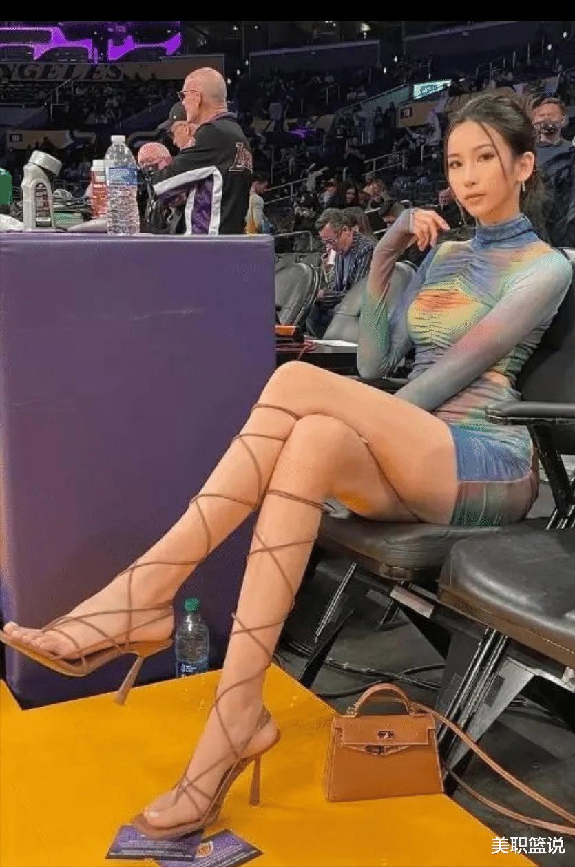 有气质！一位NBA女球迷火了，坐詹姆斯旁边，魅力十足 一双鞋25万(5)