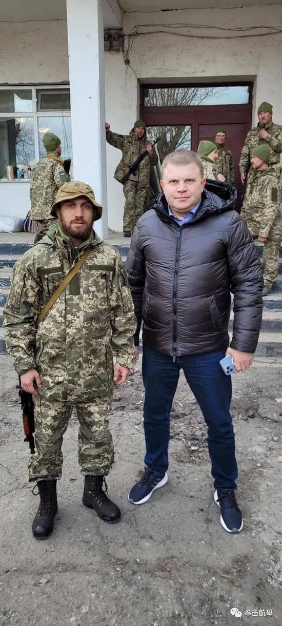 洛马琴科欲申请离开乌克兰 刚回国参军不到2周(2)