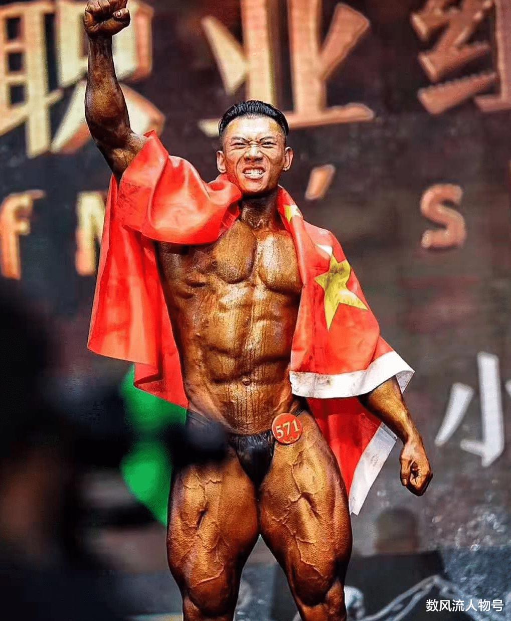 中国第一肌肉巨兽鹿晨辉：自费60万比赛，从穷小伙到健美第一人！(5)
