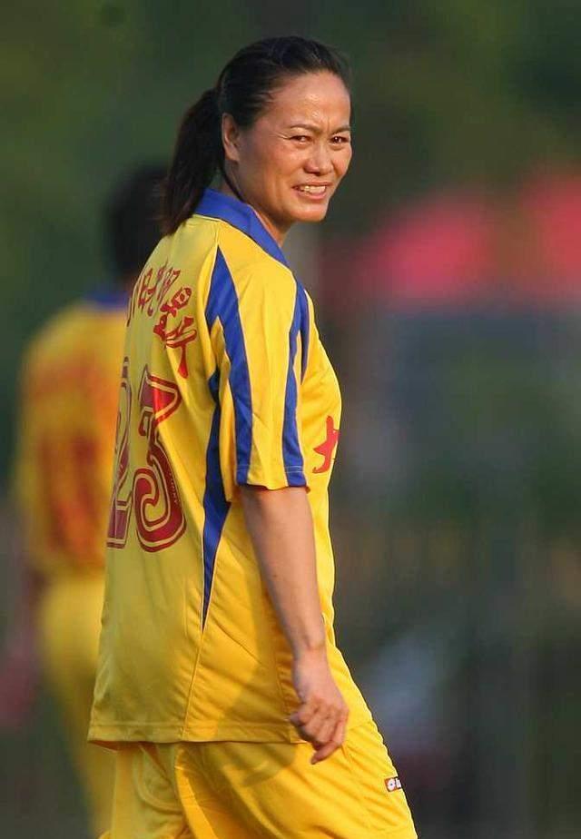 23年后再看刘爱玲：15年国家队10号，为足球奉献青春，37岁才生子(3)