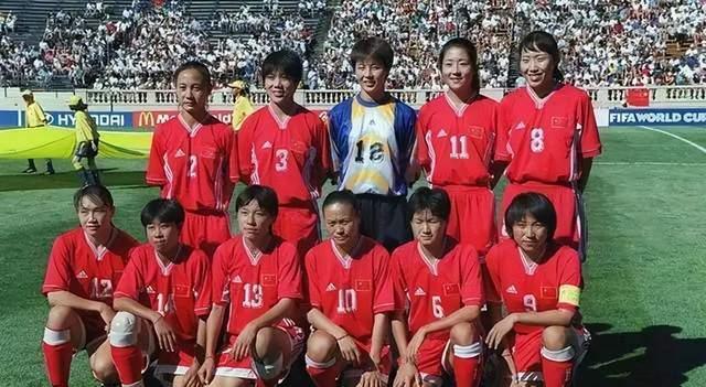 23年后再看刘爱玲：15年国家队10号，为足球奉献青春，37岁才生子(8)