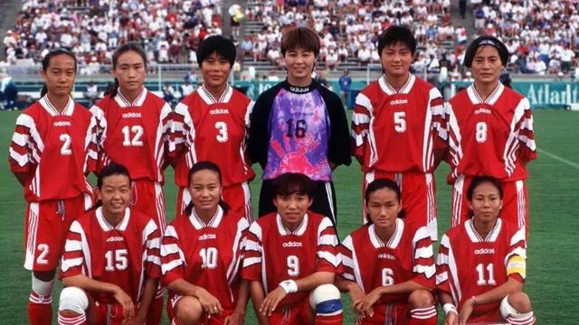 23年后再看刘爱玲：15年国家队10号，为足球奉献青春，37岁才生子(13)
