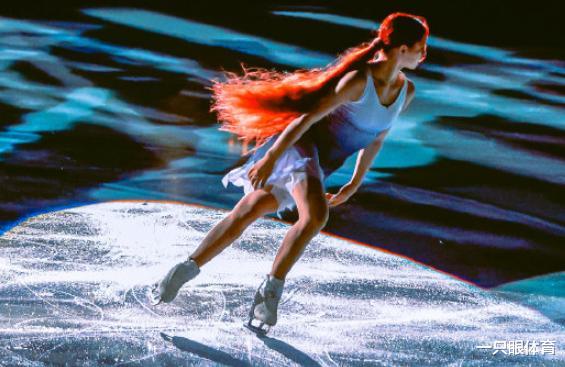 特鲁索娃首次双人滑！如同红色火焰，头发更长了，与小千金同框(3)
