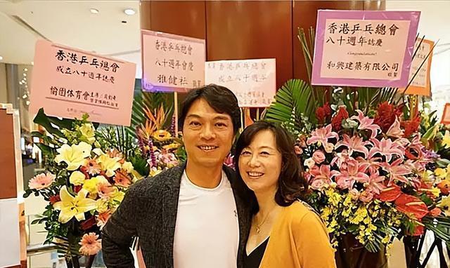 25岁退役的广东乒乓男神，娶百花影后为妻，一家四口都颜值超高(23)
