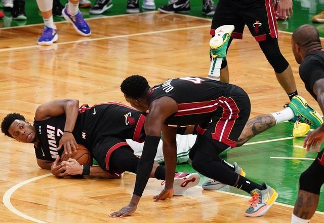今日NBA：东决一场伤4人，TT称詹欧最佳二人组，狄龙跟佩顿道歉(9)