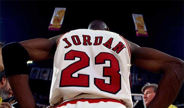 在NBA历史上，为何乔丹在季后赛如此强势？球迷：能力加心态！(2)