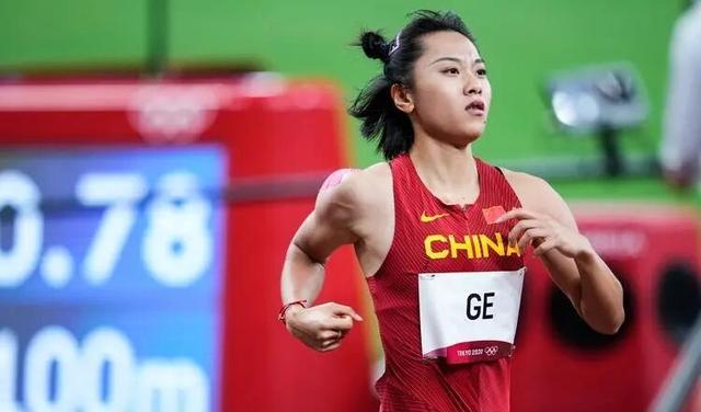 喜讯！葛曼棋爆发11秒17夺得百米冠军，中国女飞人闪耀世界赛场(4)