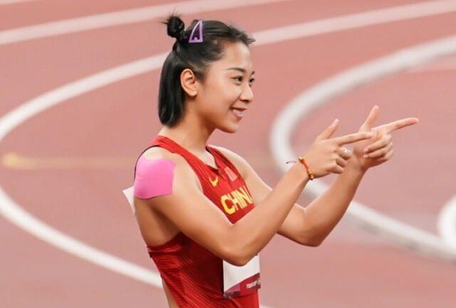 喜讯！葛曼棋爆发11秒17夺得百米冠军，中国女飞人闪耀世界赛场(5)