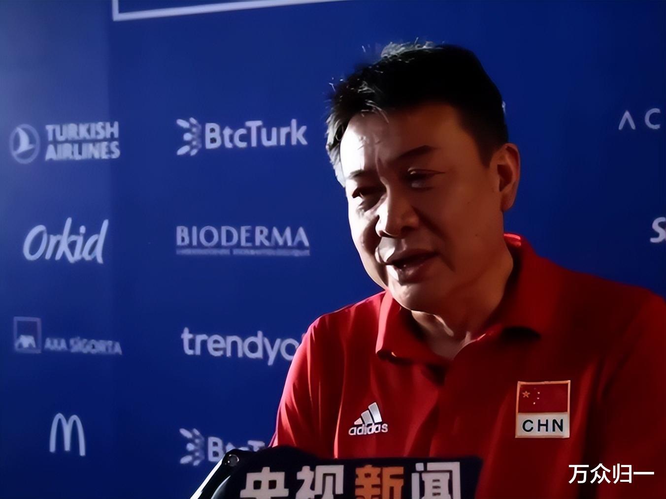 中国女排出局赛后采访：蔡斌客观评价，球迷有点不满！马赞蒂佩服(3)