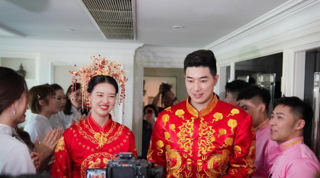 婚礼现场中国女排美女主攻手张常宁笑得太甜了，幸福挂在脸上(1)