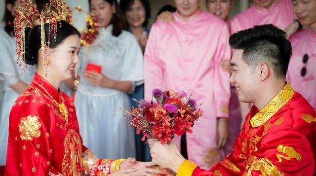 婚礼现场中国女排美女主攻手张常宁笑得太甜了，幸福挂在脸上(3)