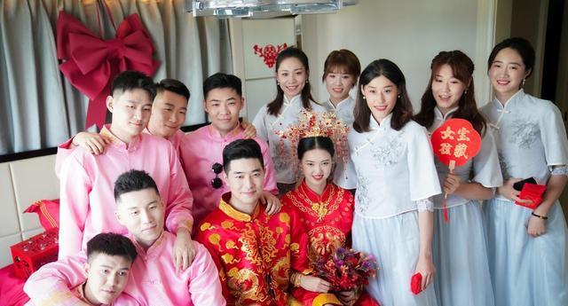 婚礼现场中国女排美女主攻手张常宁笑得太甜了，幸福挂在脸上(5)