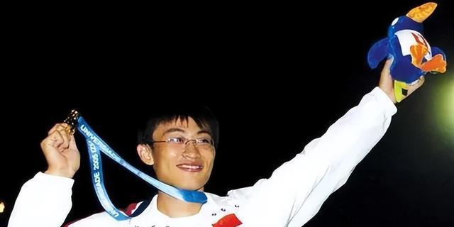 眼镜飞人胡凯：18岁才练习百米却加冕世界冠军，如今是清华副教授(2)
