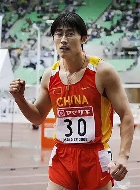 眼镜飞人胡凯：18岁才练习百米却加冕世界冠军，如今是清华副教授(8)