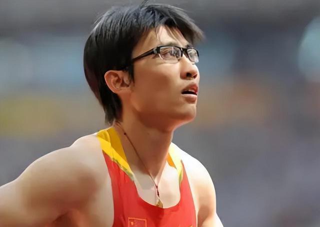 眼镜飞人胡凯：18岁才练习百米却加冕世界冠军，如今是清华副教授(13)