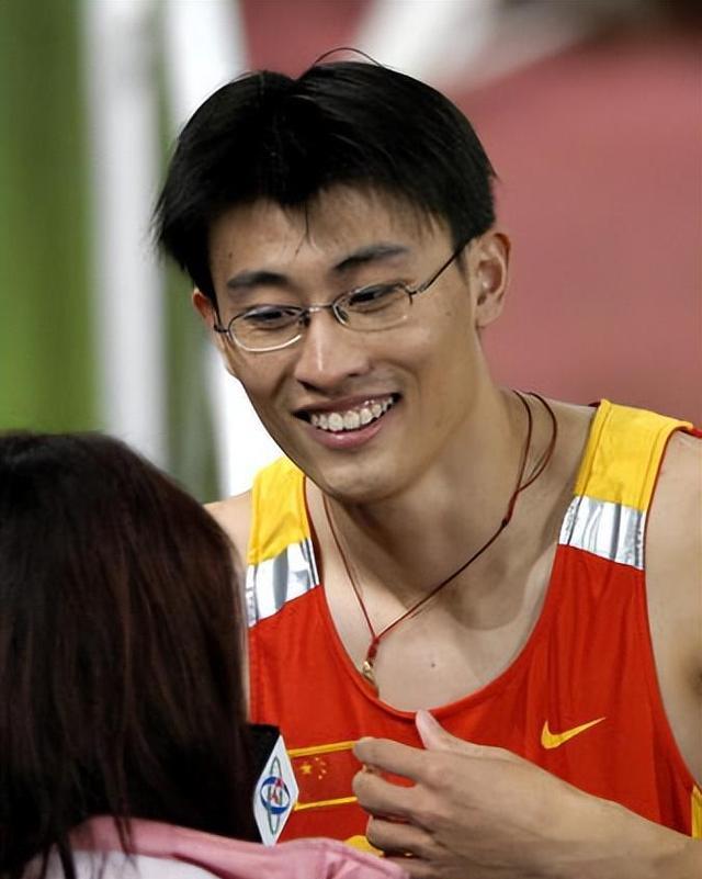 眼镜飞人胡凯：18岁才练习百米却加冕世界冠军，如今是清华副教授(14)