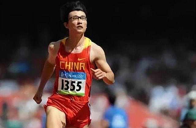 眼镜飞人胡凯：18岁才练习百米却加冕世界冠军，如今是清华副教授(19)