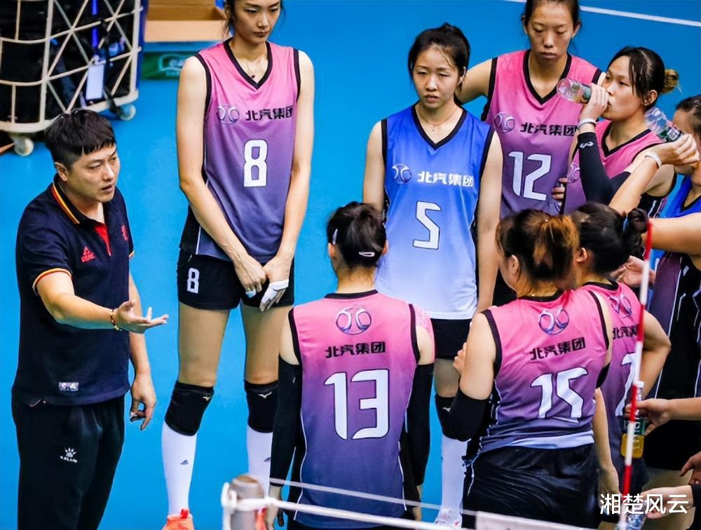 毫无悬念，上海女排3-0赢了北京队，卫冕冠军与山东队争第五名(2)