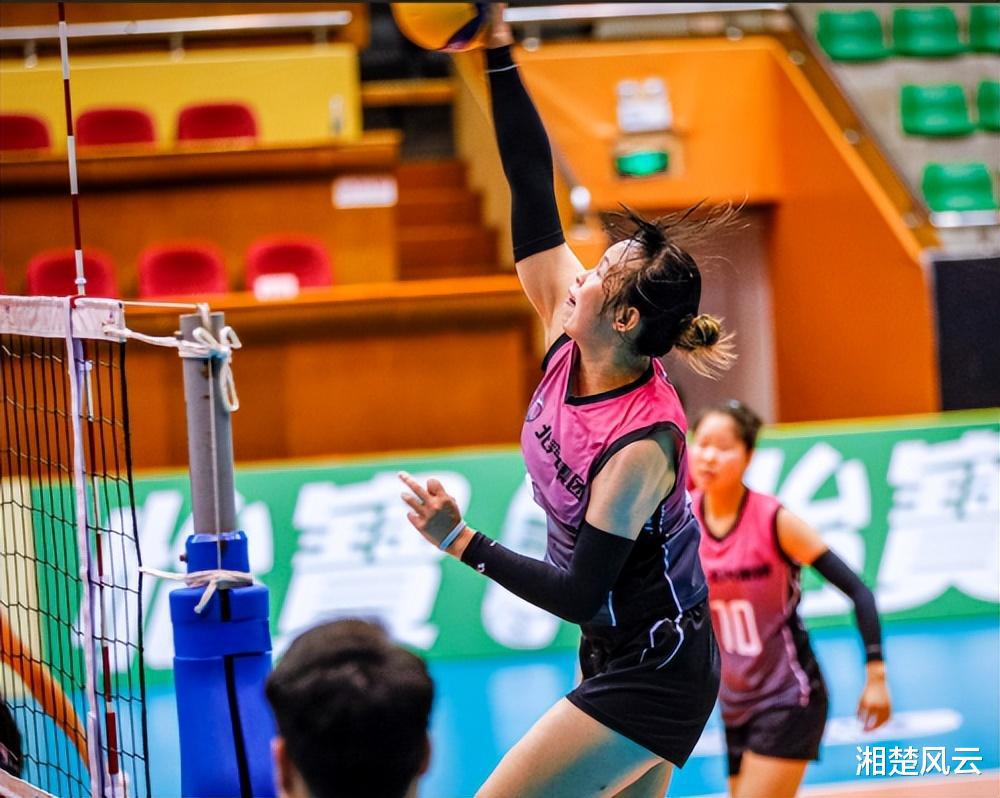 毫无悬念，上海女排3-0赢了北京队，卫冕冠军与山东队争第五名(4)