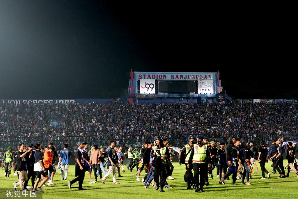 踩踏事件后，佐科称将拆除涉事球场并对印尼足球做出“彻底改变”(1)