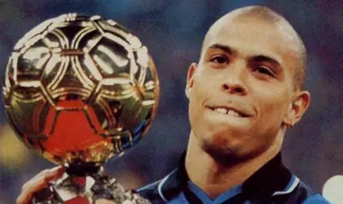 巴西退步的标志——97年开始，每隔两三年诞生金球奖，07年之后呢(2)