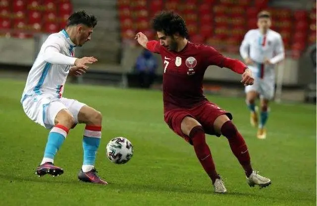 卡塔尔世界杯期间，詹俊，张路要承担足足27场比赛的解说任务，可谓能者多劳(3)