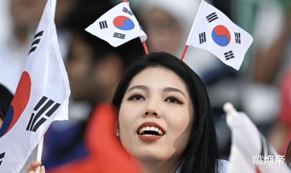 太漂亮！韩国0-0，比赛不如5大女球迷好看，初恋脸小姐姐直接圈粉了(7)