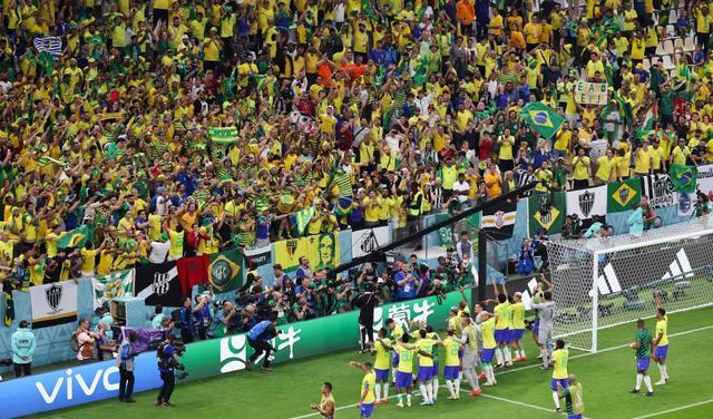 内马尔伤势牵动巴西未来比赛，目前医疗团队紧张评估，形势不乐观(1)