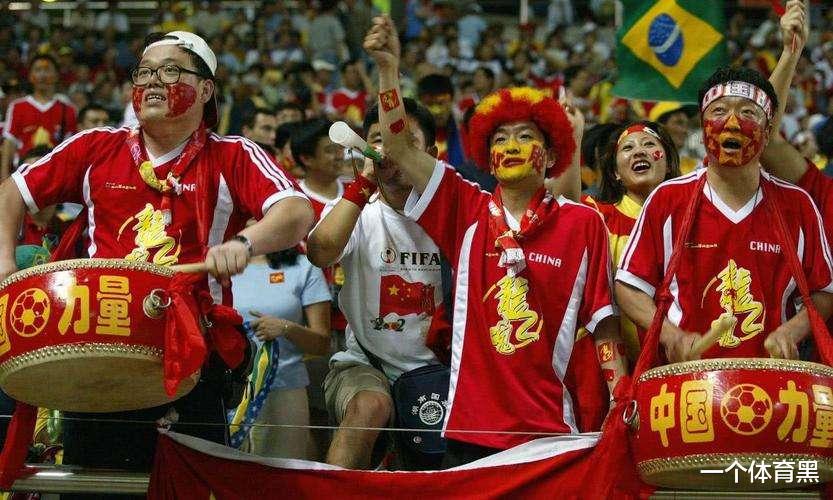 日本球迷被问“给中国足球建议”，原地尬笑十几秒：我们一起出线(7)