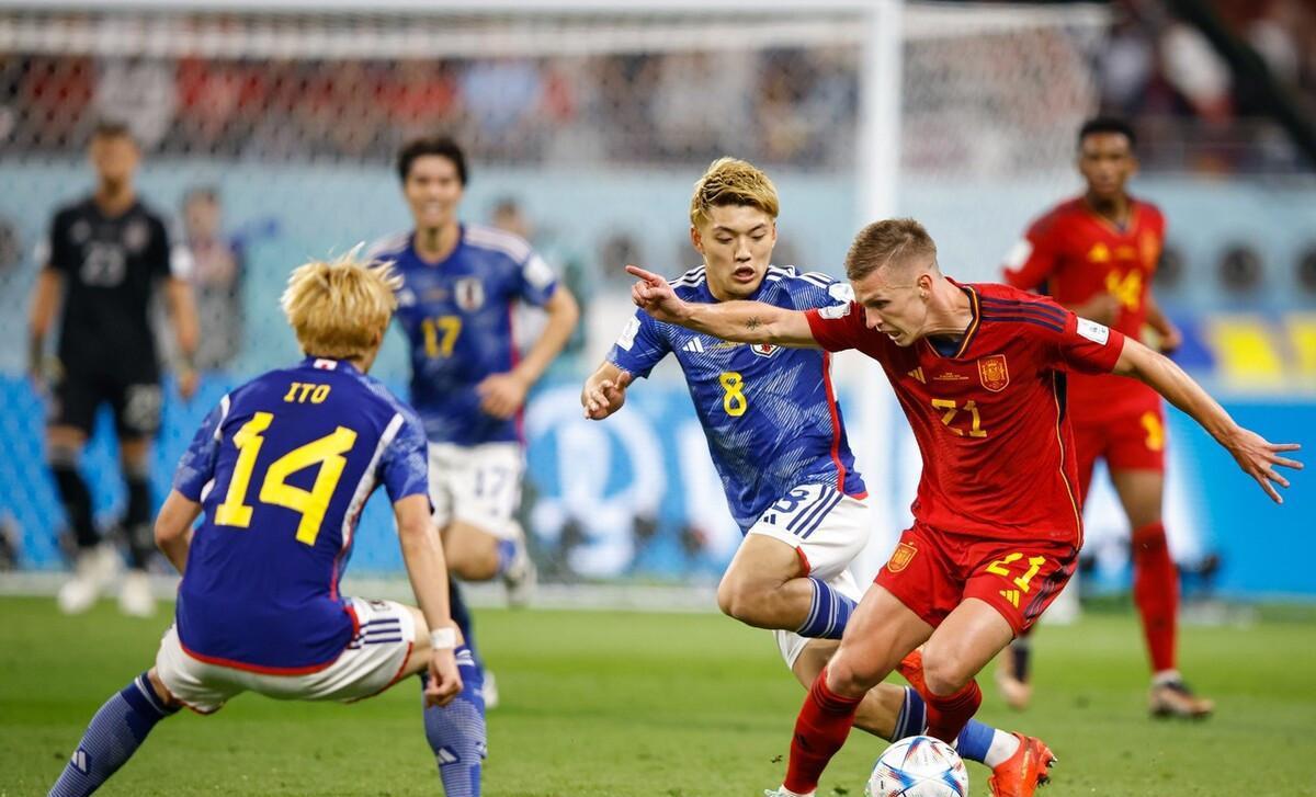 北京媒体曝出争议猛料，中国足球成笑话，球迷：在日本踢球送钱吗(2)