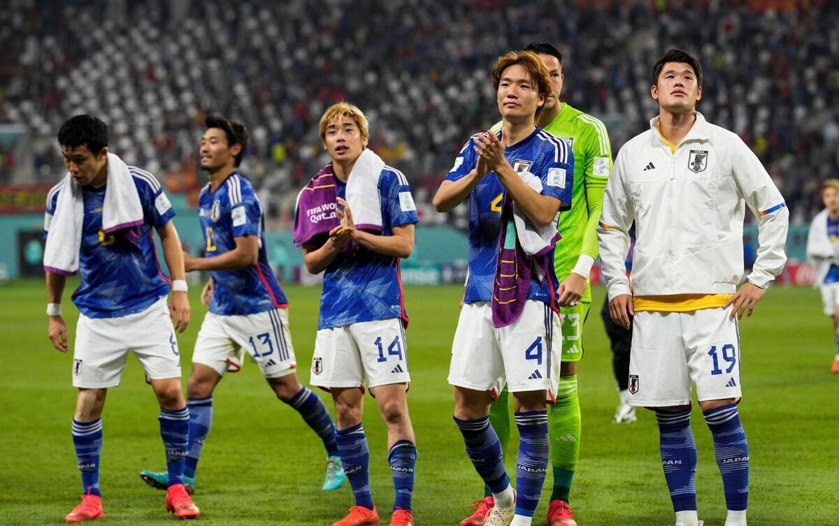 北京媒体曝出争议猛料，中国足球成笑话，球迷：在日本踢球送钱吗(4)