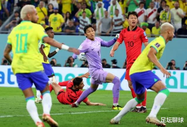 晋级8强！巴西举国欢庆，韩国球迷举牌：别忘记1-7惨案，却被狠狠打脸(2)