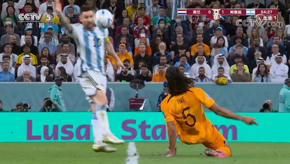 阿根廷焦点战现争议判罚：梅西排球式手球逃黄牌，他本该被罚下？(1)
