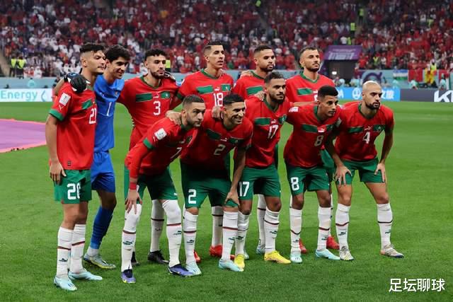 7年前排名不如国足，现今锁定世界杯4强！摩洛哥跪地磕头：感谢球迷(1)