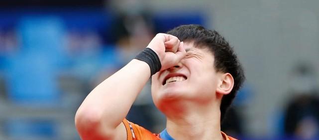4-2打哭日本张本智和，中国4将携手冲冠，世青赛冠军3-0大反击(2)