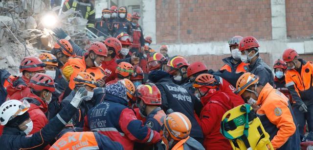 土耳其地震传噩耗，女排16人+7名足球员遇难，郎平蔡斌水庆霞哀悼(2)
