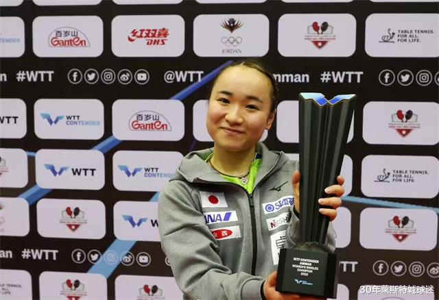 伊藤美诚夺冠太尴尬！她比中国人矮一头，在冠军领奖台反而像亚军(4)