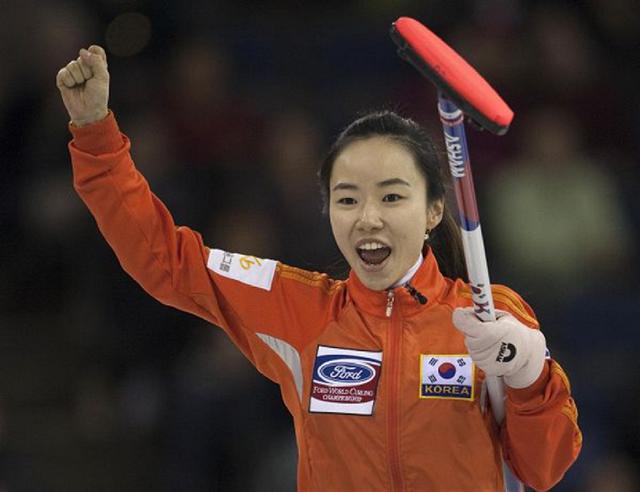 韩国冰壶队长恋中国冠军，为爱定居中国，结婚9年没钱买房(4)