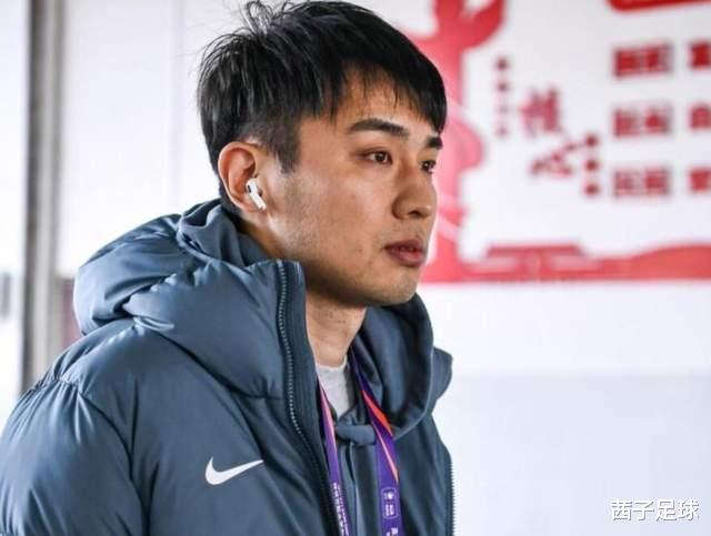 媒体爆料：30岁国脚吴兴涵真名叫刘鹏，他一直冒用表弟身份踢球(2)
