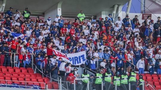 巴西国际、乌拉圭民族两队球迷发生骚乱 后者比赛中模仿猴子惹众怒(1)