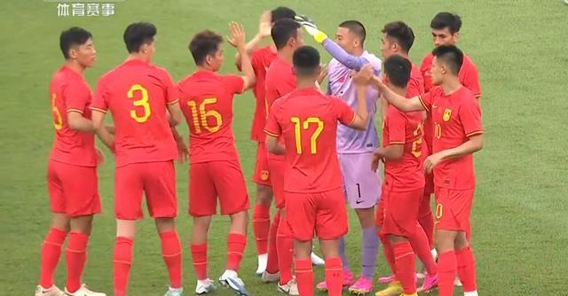韩佳奇停球停大险酿大错，谭龙错失半单刀，中国亚运队0-0韩国队(1)